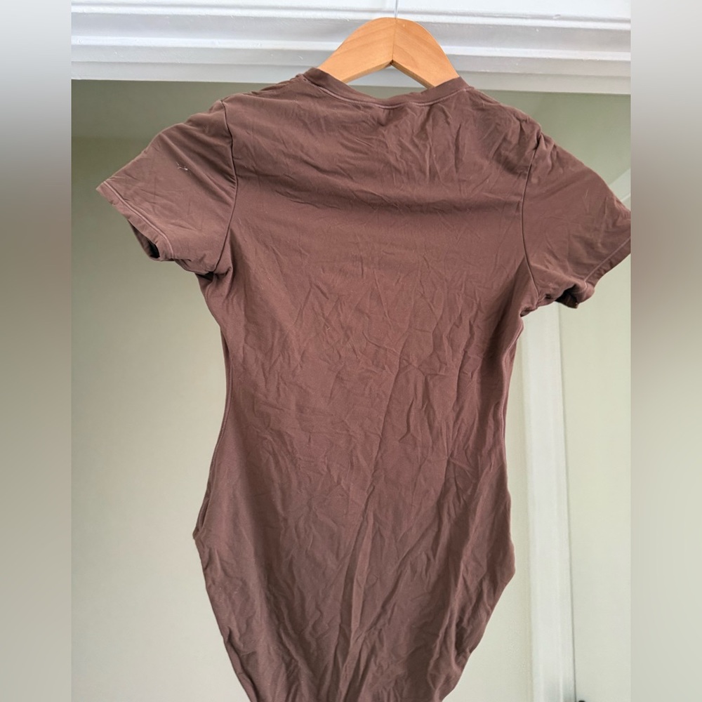 SKIMS Fits Everybody TShirt Bodysuit - Picture 4 of 7
